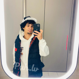 Alejandro, 24